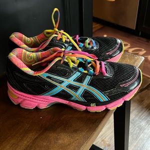 Black and neon ASICS gel size 7 1/2 women’s sneaker great condition